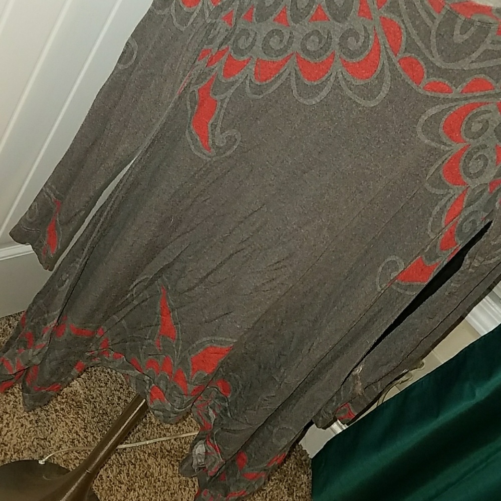 🦄 Long Grey & Red Patterned Dress Shirt
